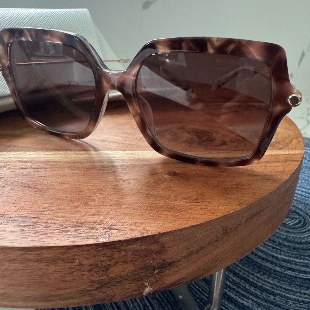 Michael Kors QUOGUE Square Pink Tortoise Sunglasses with Gradient Lenses New - Picture 2 of 14